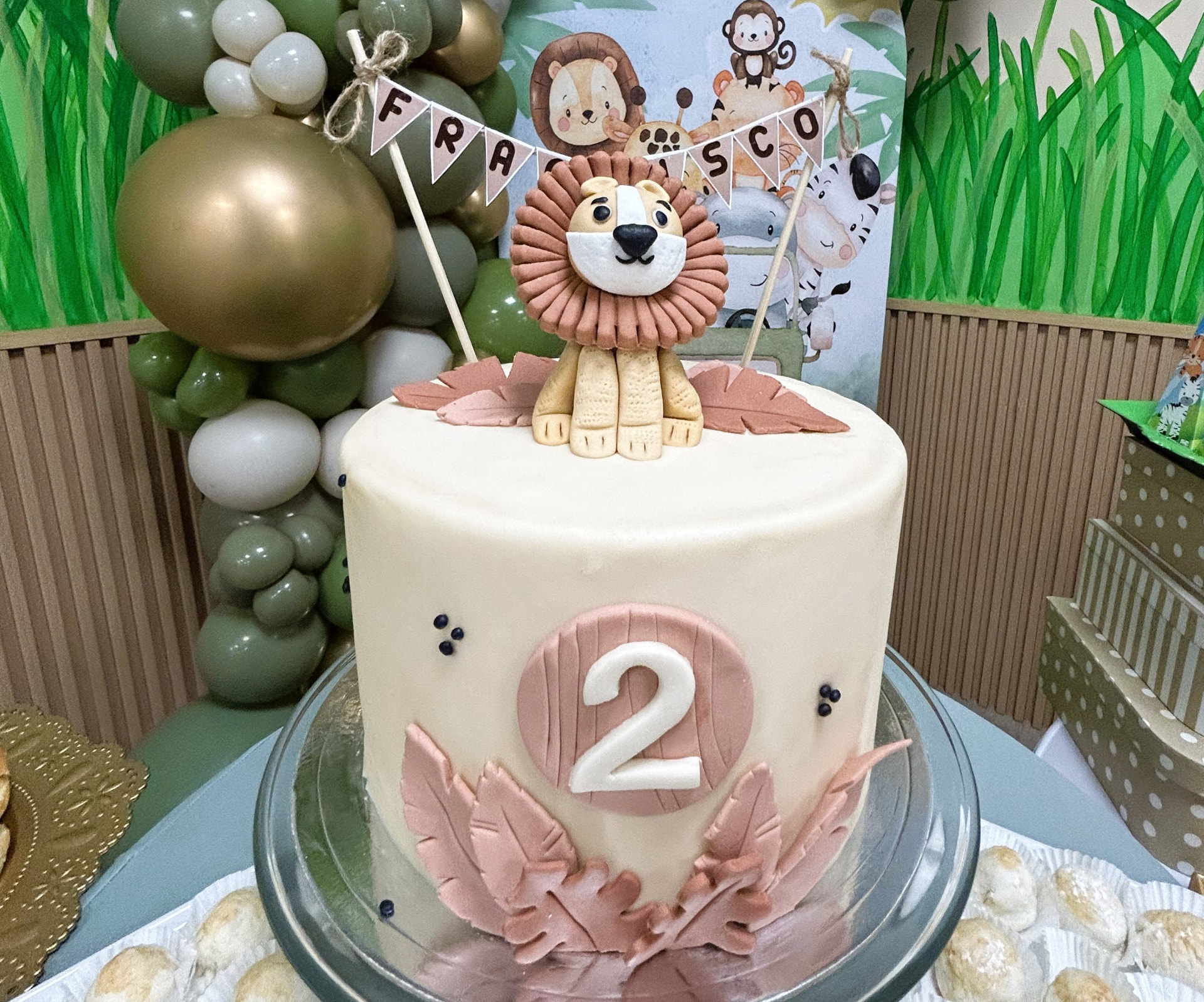 Foto real – Torta y dulces temáticos