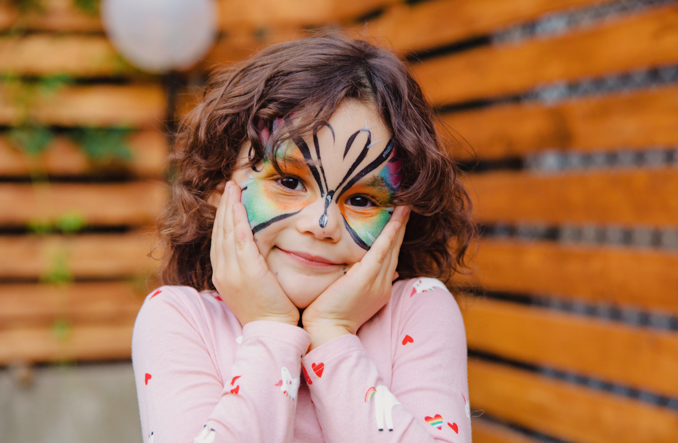 Foto real – Caritas Pintadas, Glitter Bar, Tattoos y Peinaditos
