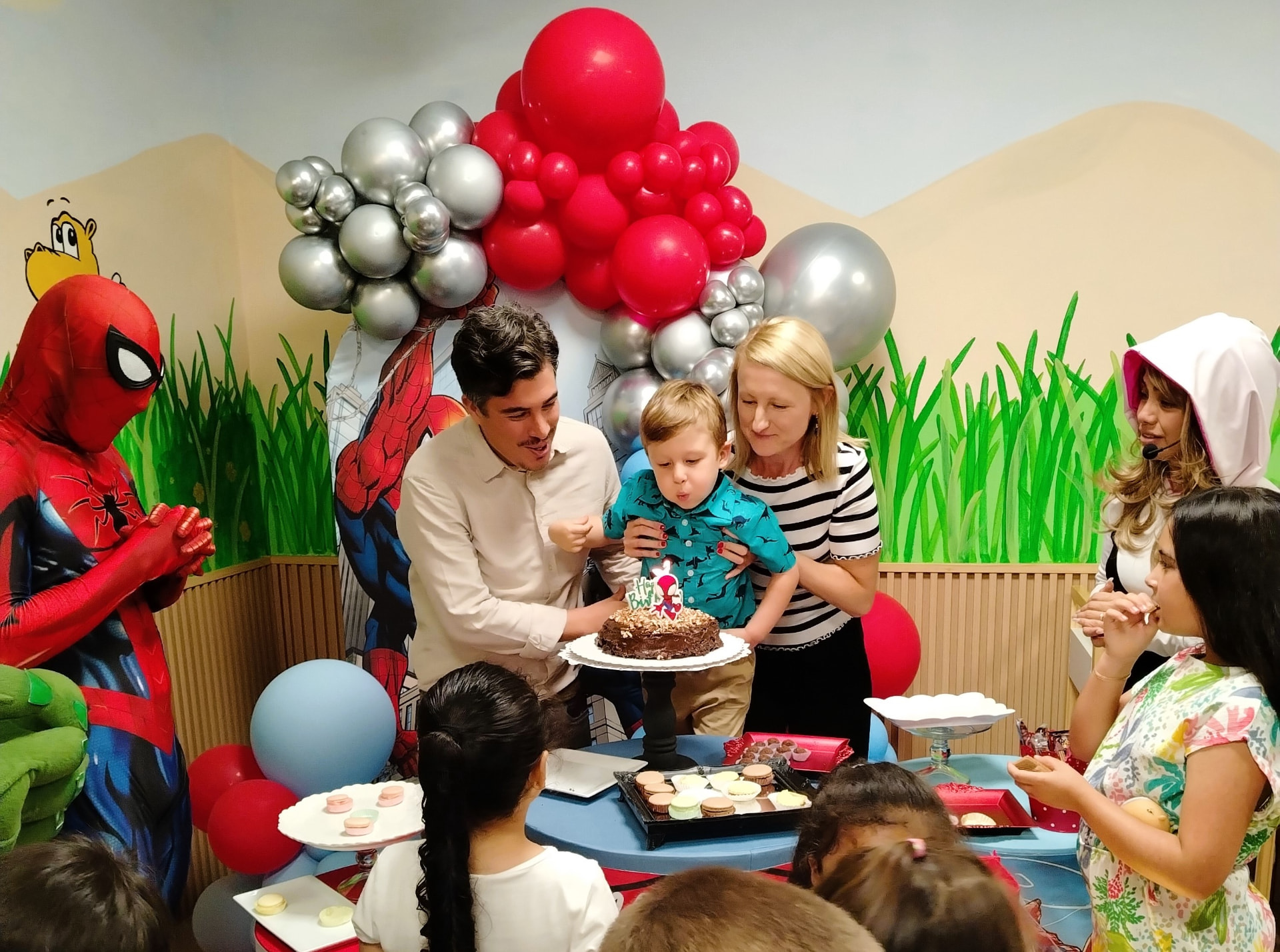 Celebración de cumpleaños en Hipopótamo Amarillo
